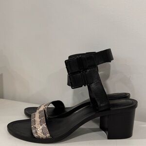 Pour la Victoire Dagney double buckle blk city sandals